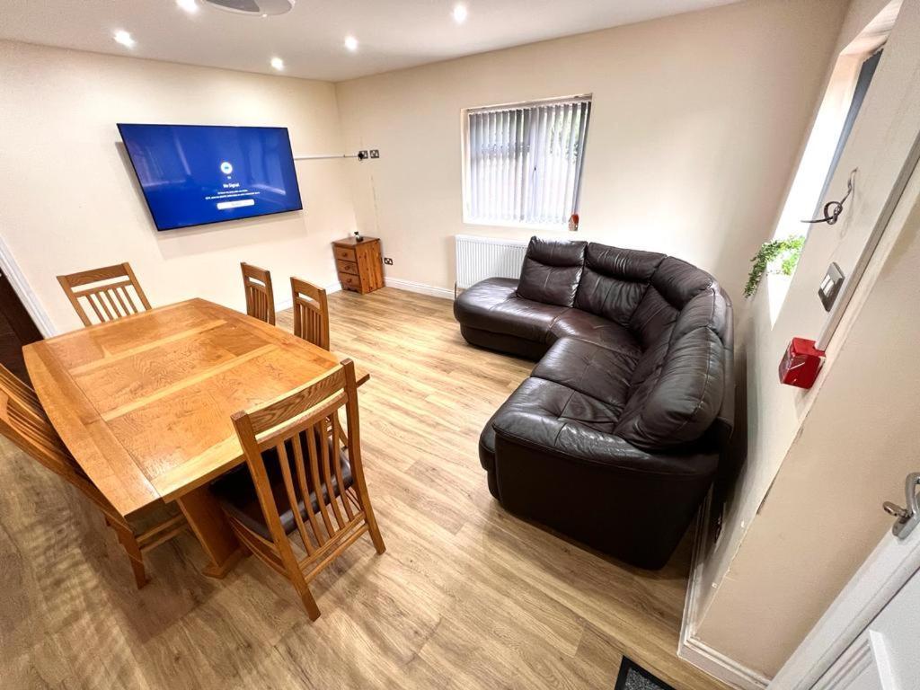 Nines Of Elegance At Castle Road Apartment Birmingham Bagian luar foto
